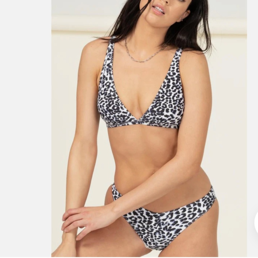 NWOT Double Zero Triangle Bikini Set Blue Leopard